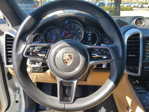 Used 2016 Porsche Cayenne image 28