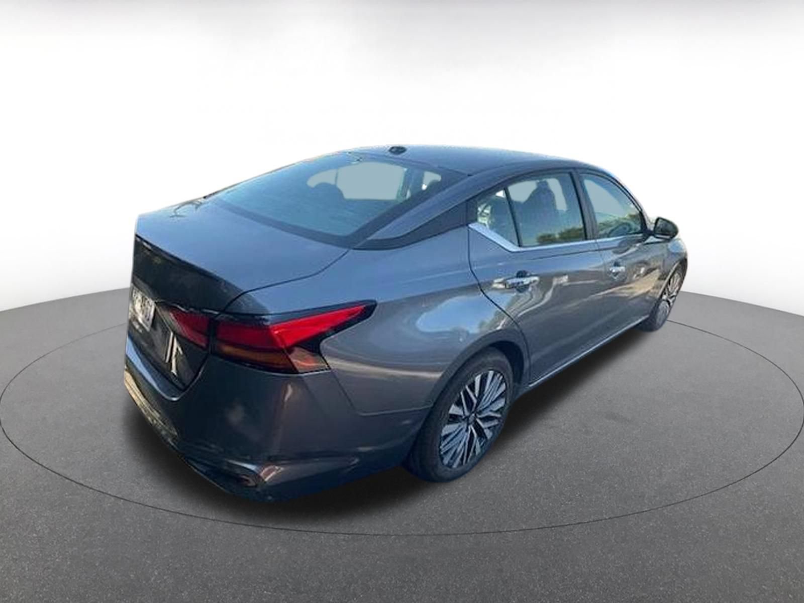 Used 2025 Nissan Altima 2.5 SV FWD image 7