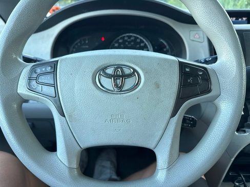 Used 2012 Toyota Sienna LE w/ Towing Pkg FWD image 12
