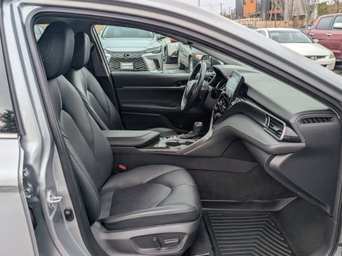 Used 2022 Toyota Camry XSE image 11