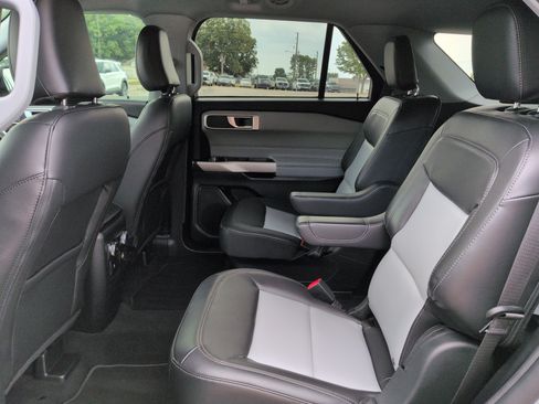 Certified 2022 Ford Explorer XLT w/ Equipment Group 202A RWD image 12