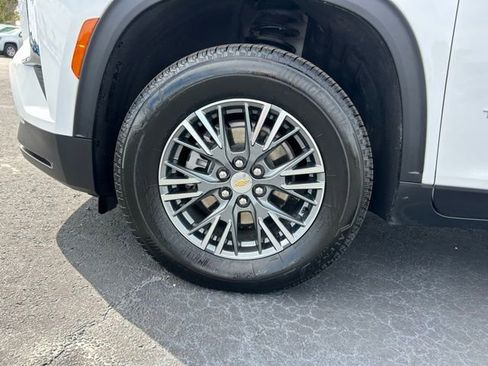 Certified 2025 Chevrolet Traverse LT image 9