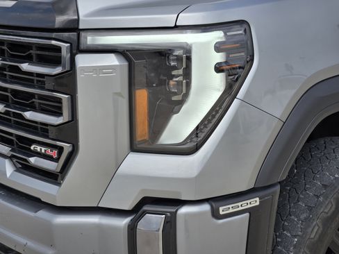 Used 2024 GMC Sierra 2500 AT4 w/ AT4 Premium Plus Package AWD/4WD image 9
