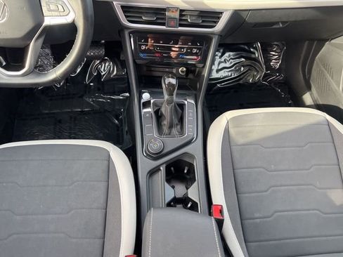 Used 2025 Volkswagen Taos SE image 18