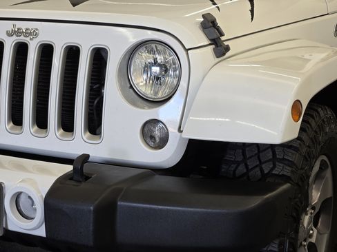 Used 2016 Jeep Wrangler Sahara w/ Connectivity Group image 8