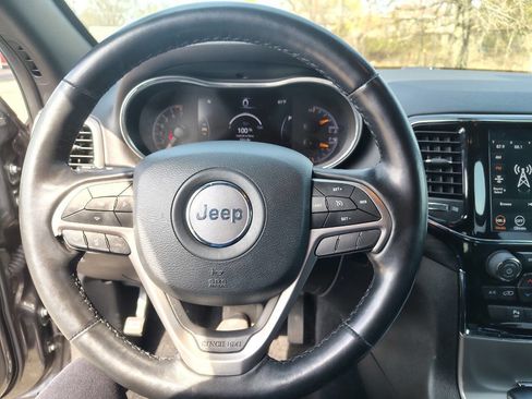 Used 2021 Jeep Grand Cherokee Laredo X image 12