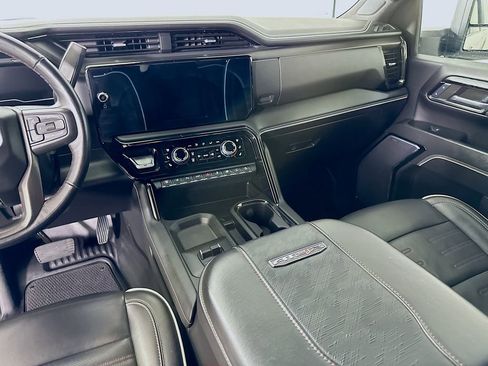 Used 2024 GMC Sierra 2500 AT4X image 19