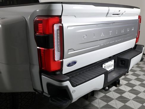 Used 2025 Ford F350 Platinum w/ Platinum Plus Package image 57
