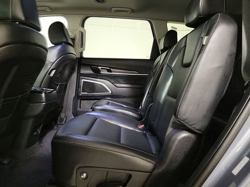 Used 2025 Kia Telluride S image 16