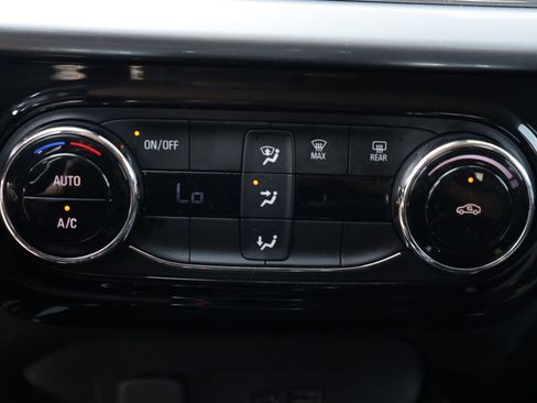 Used 2025 Chevrolet Trax LT image 11