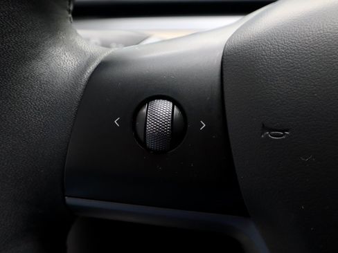 Used 2023 Tesla Model Y Long Range image 29