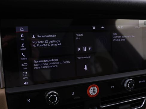 Used 2026 Porsche Macan AWD/4WD image 16