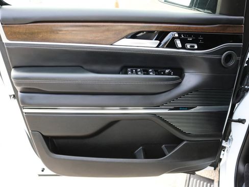 Used 2025 Jeep Grand Wagoneer 4WD w/ 8-Passenger Seating Package image 9