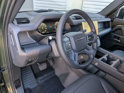New 2026 Land Rover Defender 110 X-Dynamic SE image 12