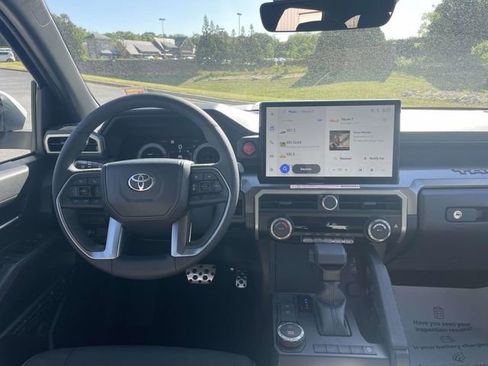 Used 2025 Toyota Tacoma TRD Sport image 11