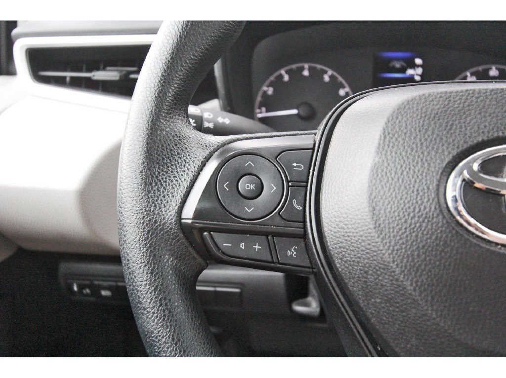 Used 2025 Toyota Corolla LE FWD image 18