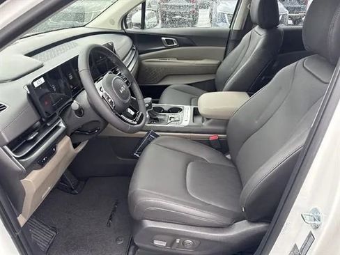 New 2026 Kia Carnival FWD image 9