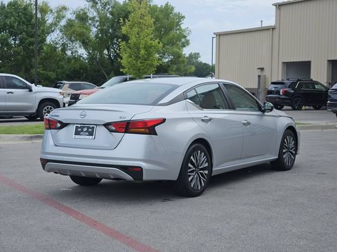 Used 2024 Nissan Altima 2.5 SV FWD image 4