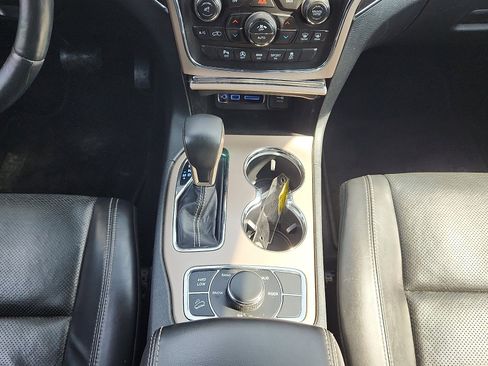 Used 2017 Jeep Grand Cherokee Limited w/ Luxury Group II image 19