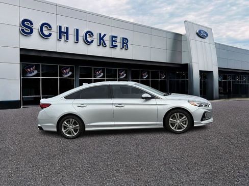 Used 2018 Hyundai Sonata Limited w/ Limited Ultimate Package 03 FWD image 2