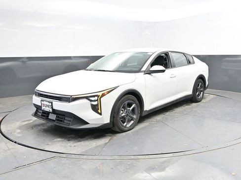 Used 2025 Kia K4 LXS image 5