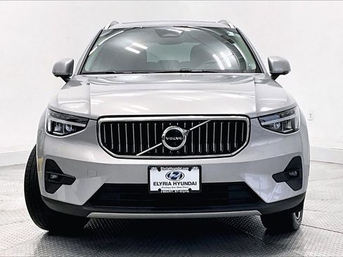 Used 2023 Volvo XC40 B5 Ultimate w/ Climate Package image 3