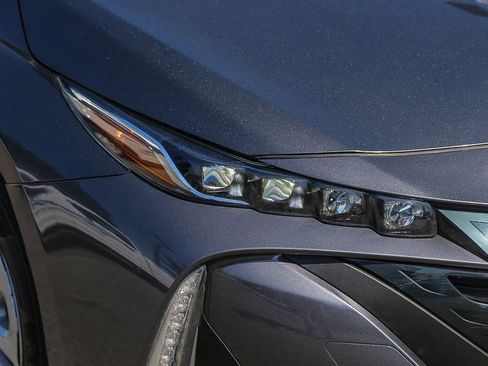 Used 2021 Toyota Prius Prime XLE FWD image 4