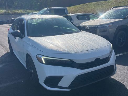 Used 2022 Honda Civic Sport image 2