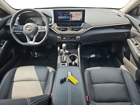 Used 2025 Nissan Altima 2.5 SL FWD image 10