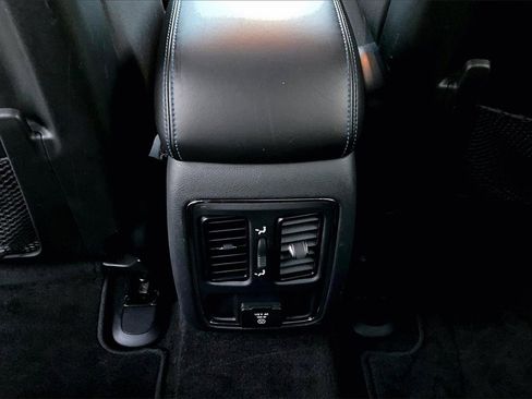 Used 2019 Jeep Grand Cherokee Laredo image 16