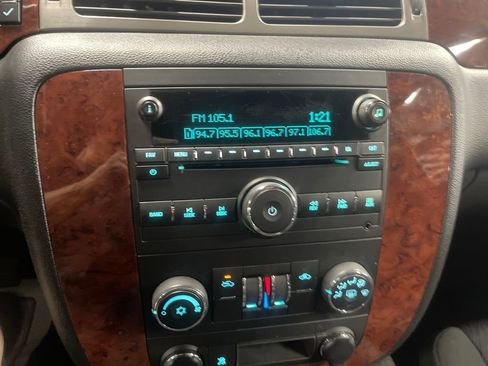 Used 2011 Chevrolet Avalanche LS AWD/4WD image 23