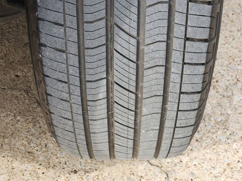 Used 2024 Jeep Grand Cherokee L Laredo image 11