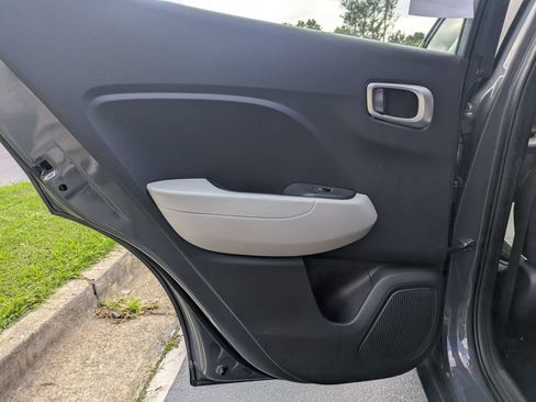 Used 2025 Hyundai Venue SEL FWD image 27