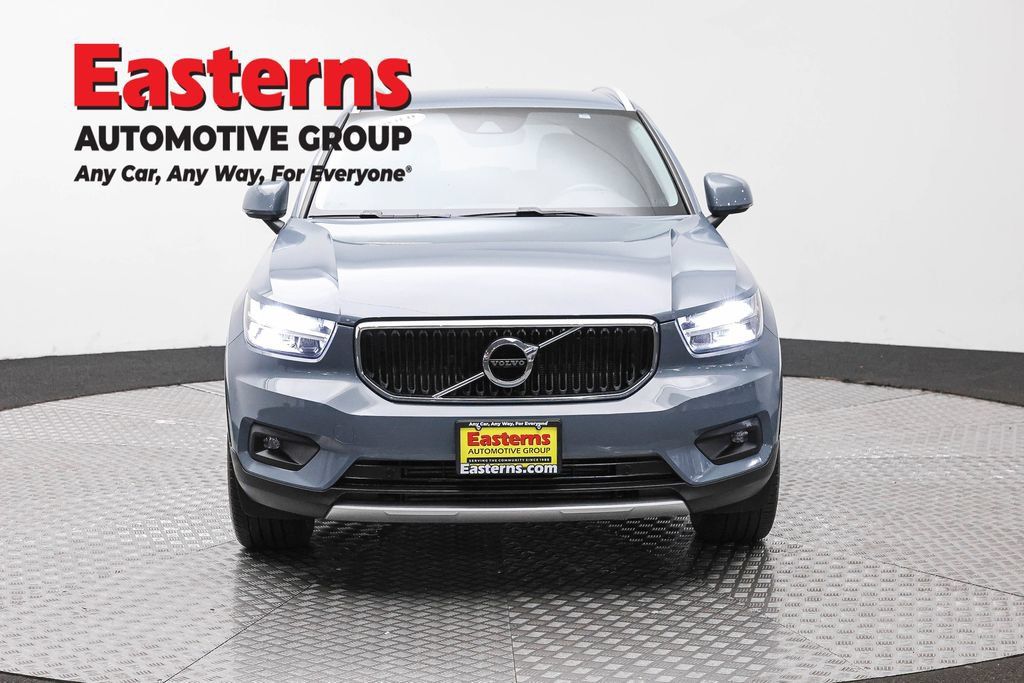 Used 2021 Volvo XC40 T4 Momentum FWD image 4