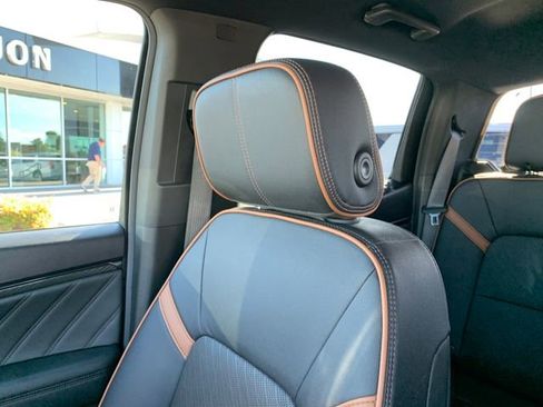 Used 2023 GMC Canyon AT4 w/ AT4 Premium Package AWD/4WD image 30