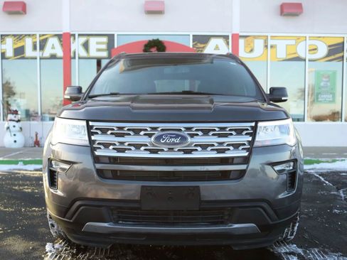 Used 2018 Ford Explorer XLT w/ Equipment Group 201A FWD image 2