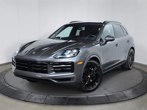 Used 2025 Porsche Cayenne image 1