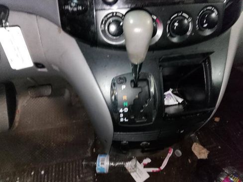 Used 2005 Toyota Sienna LE FWD image 36