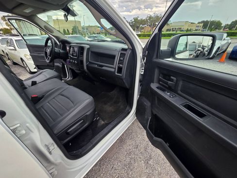 Used 2017 RAM 1500 Express RWD image 19