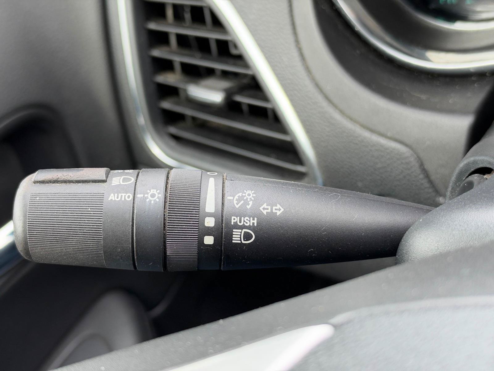 Used 2012 Chrysler 200 Touring FWD image 13
