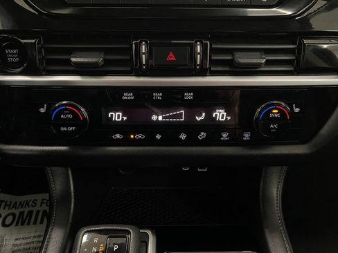 Used 2025 Nissan Pathfinder SV image 24