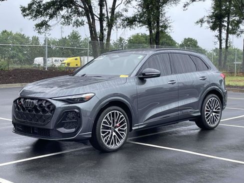 Certified 2025 Audi SQ5 Premium Plus AWD/4WD image 3