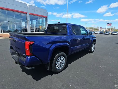 Certified 2024 Toyota Tacoma SR5 AWD/4WD image 3