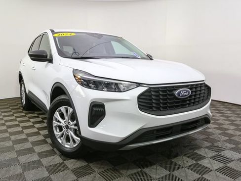 Used 2024 Ford Escape Active w/ Tech Pack #1 AWD/4WD image 3