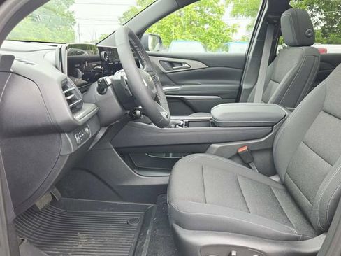 New 2026 Chevrolet Traverse LT w/ Sun and Wheel Package AWD/4WD image 9