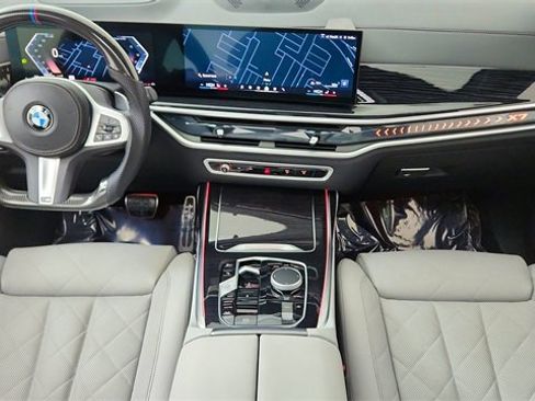 Used 2025 BMW X7 xDrive40i w/ M Sport Package image 19