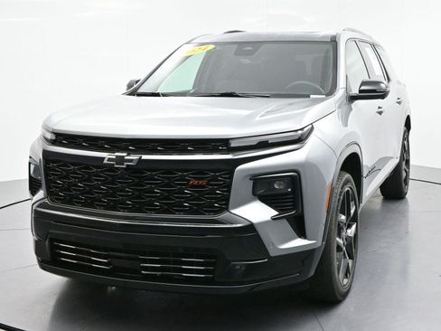 Used 2024 Chevrolet Traverse RS w/ LPO, Floor Liner Package AWD/4WD image 3