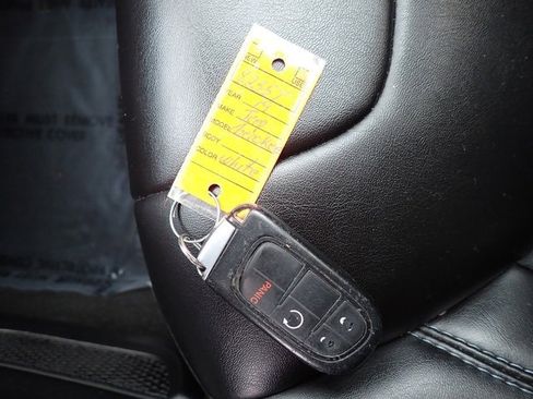 Used 2019 Jeep Cherokee Latitude Plus w/ Cold Weather Group image 30