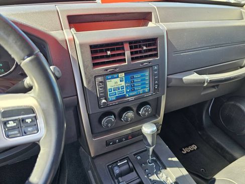Used 2011 Jeep Liberty Renegade w/ Premium Group AWD/4WD image 30