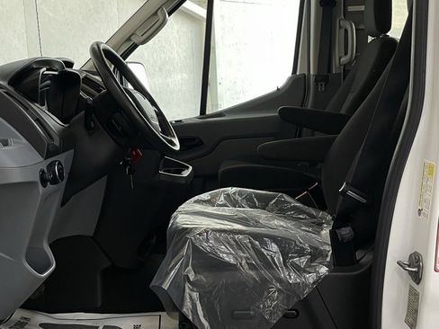 Used 2016 Ford Transit 150 XLT image 24